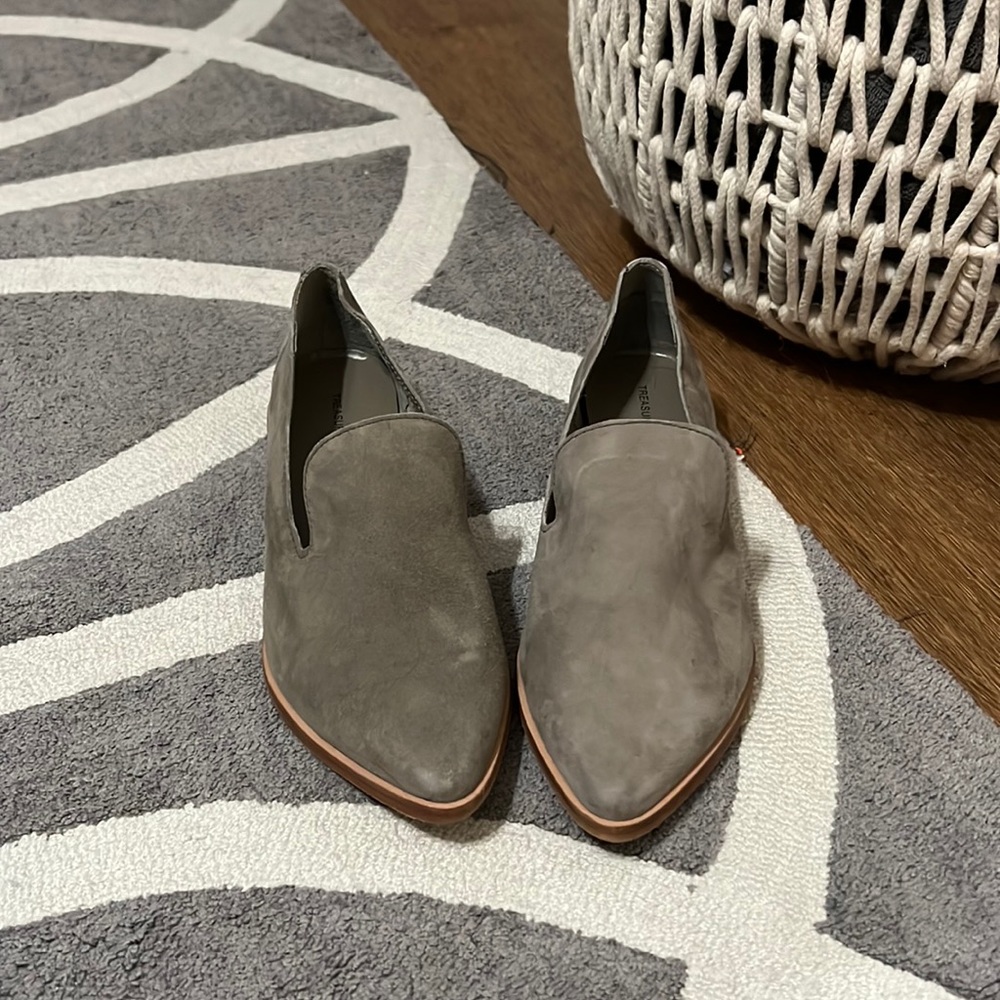 Size 5.5 suede flats